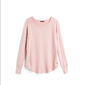 Valencia curved hem pullover